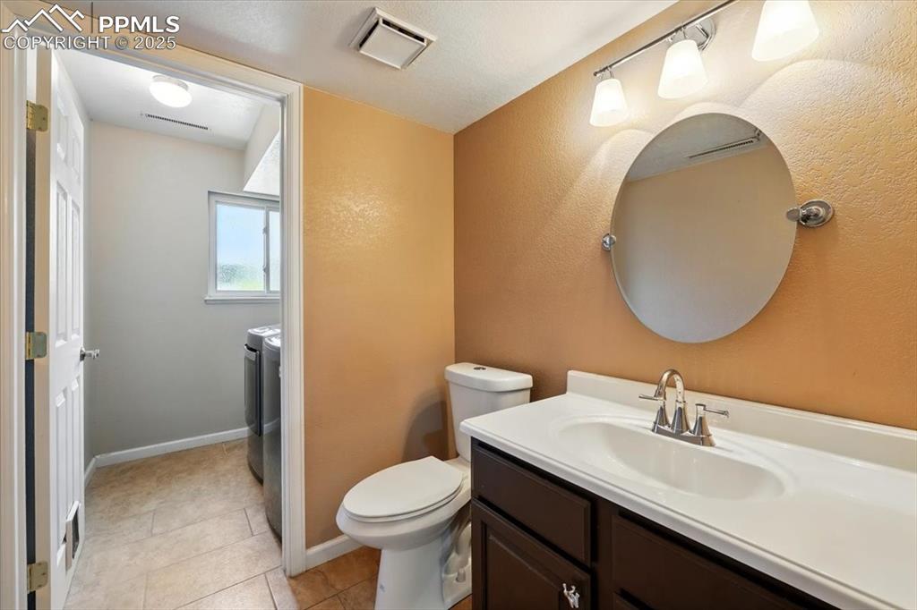 Image 31 of 47: Bathroom
