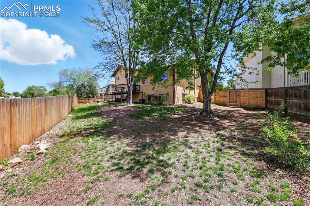 Image 42 of 47: Yard