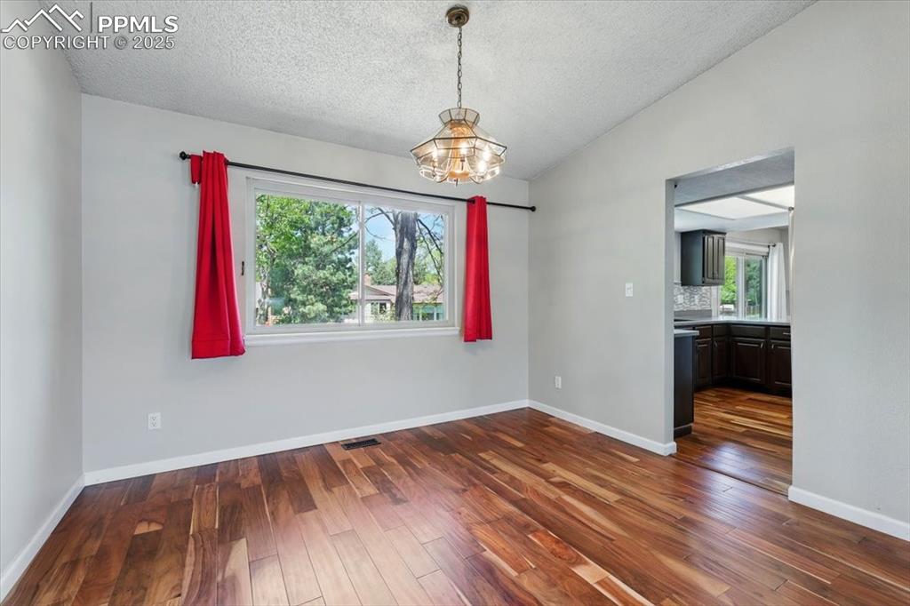 Image 8 of 47: Dining Area