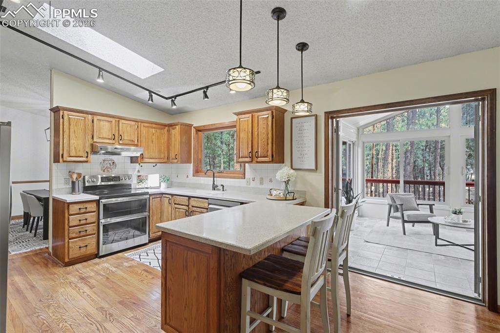 Image 10 of 48: Kitchen