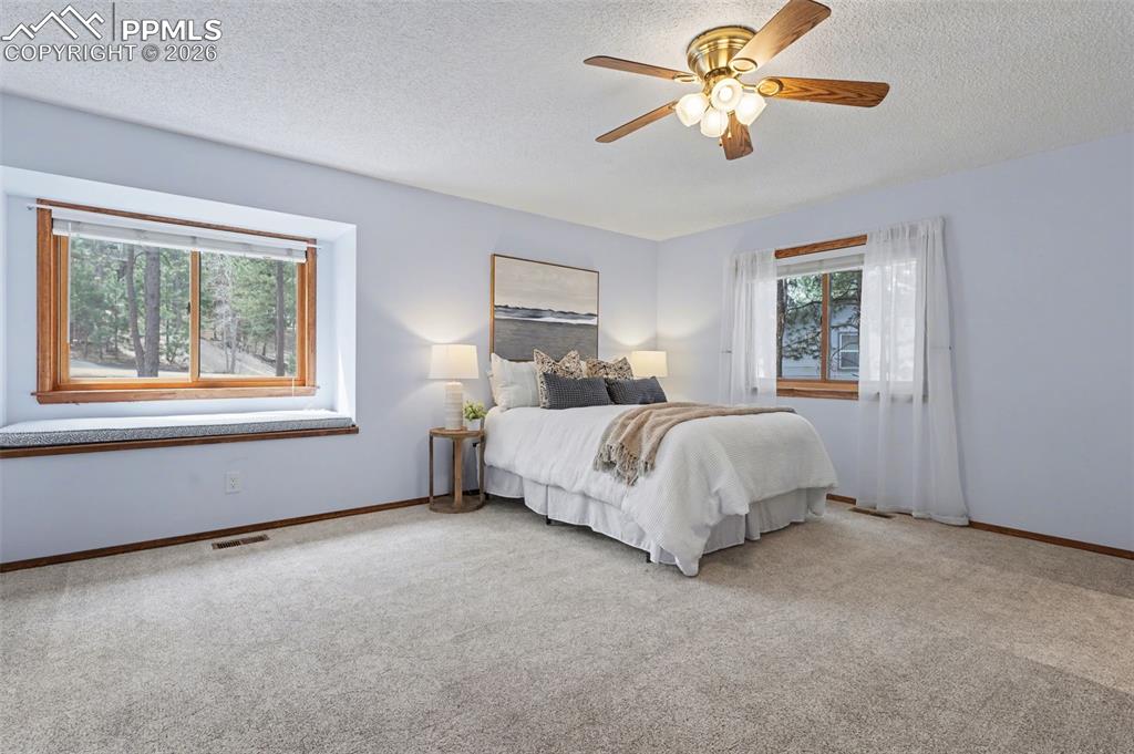 Image 16 of 48: Bedroom