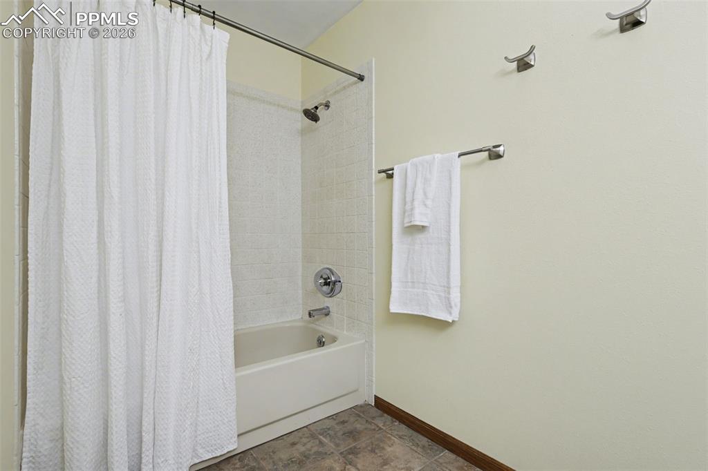 Image 26 of 48: Bathroom