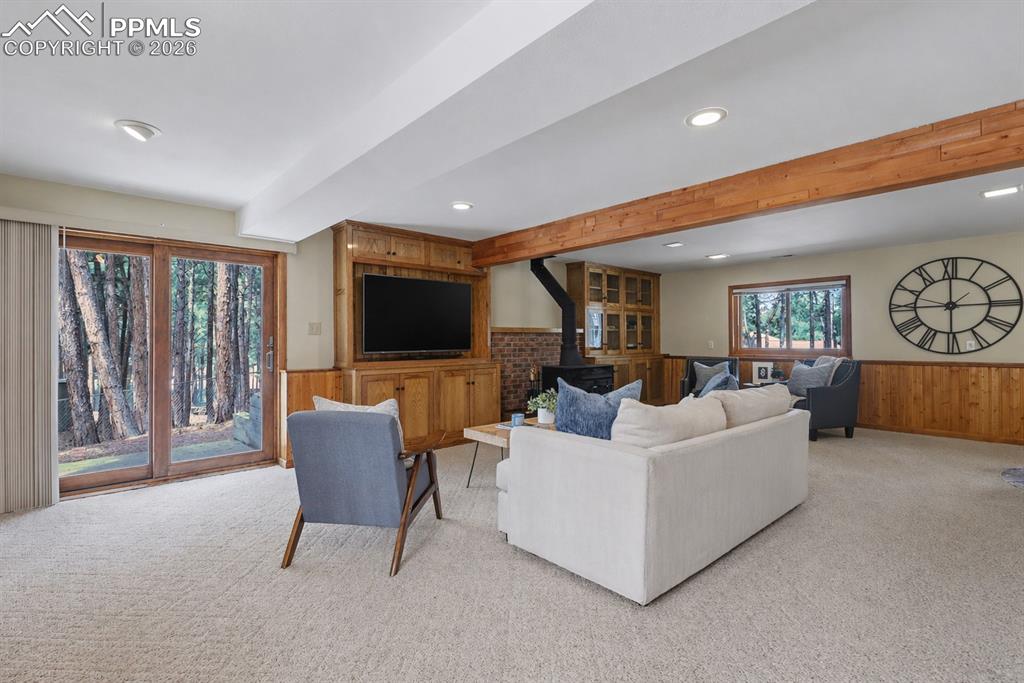 Image 31 of 48: Living Room