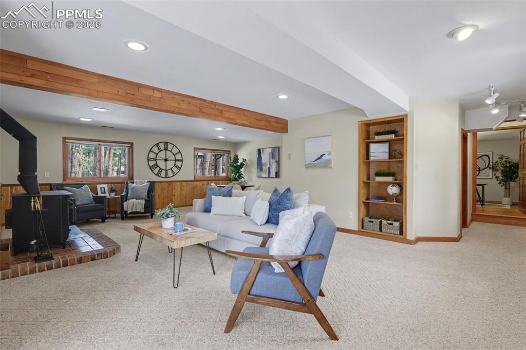 Image 33 of 48: Living Room