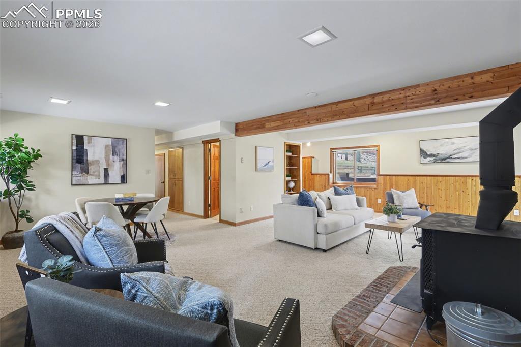 Image 34 of 48: Living Room