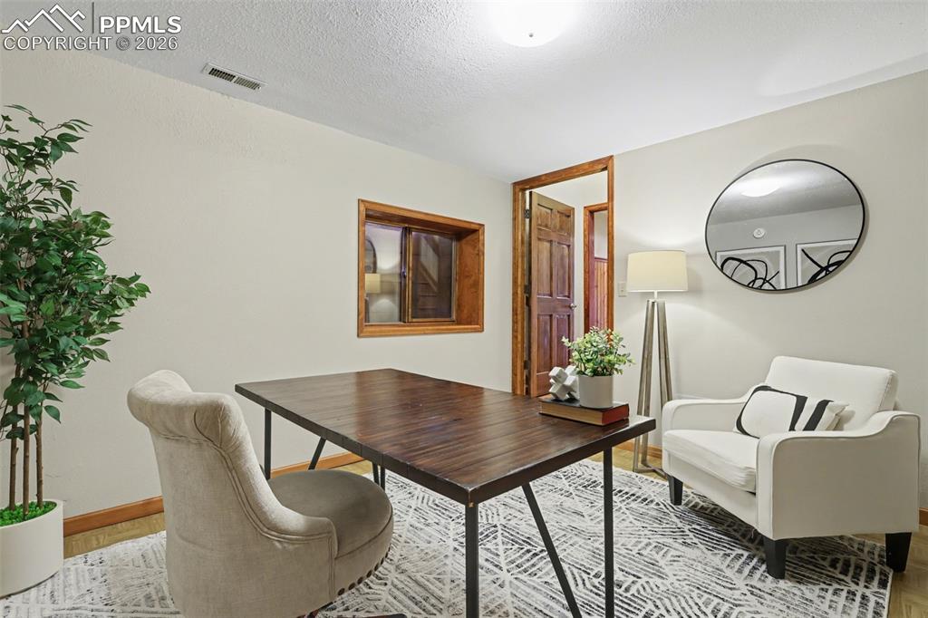 Image 36 of 48: Office