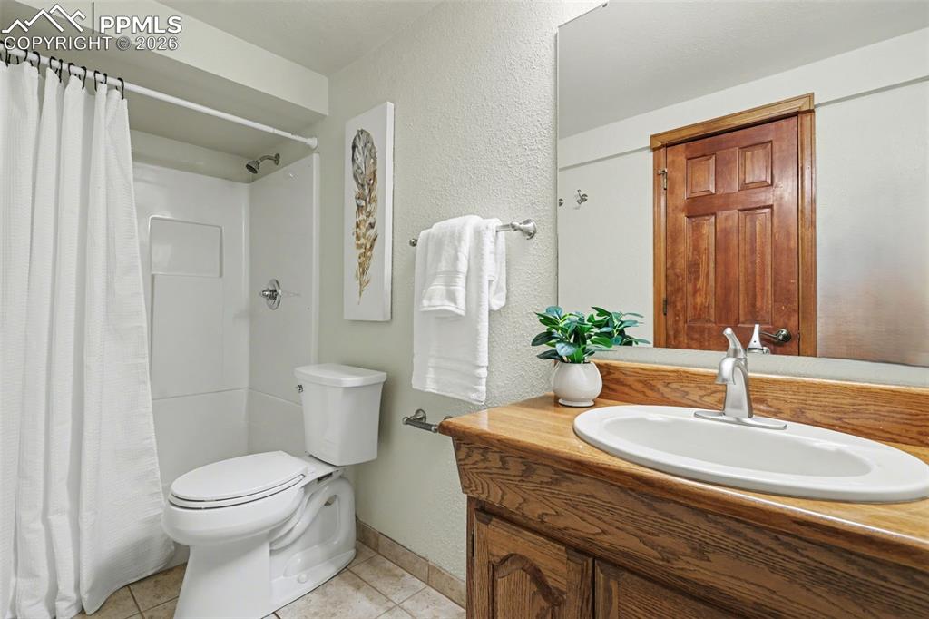 Image 37 of 48: Bathroom