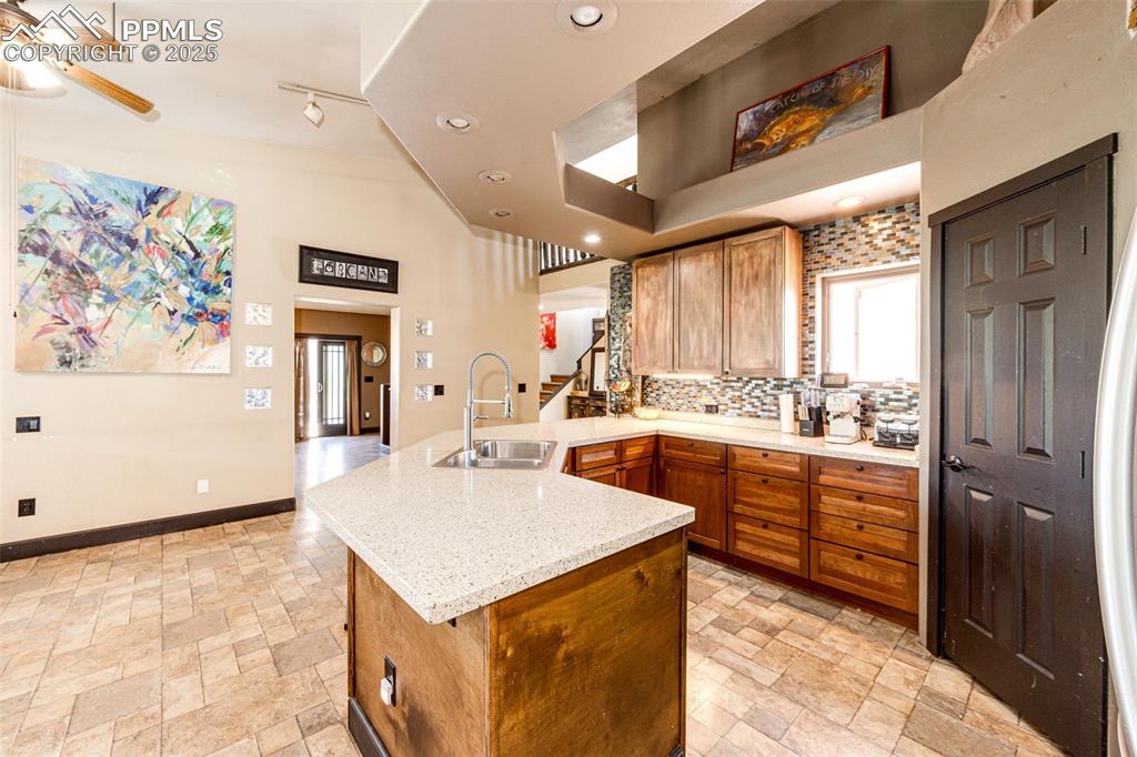 Image 10 of 42: Kitchen