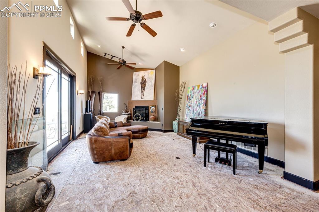 Image 15 of 42: Living Room