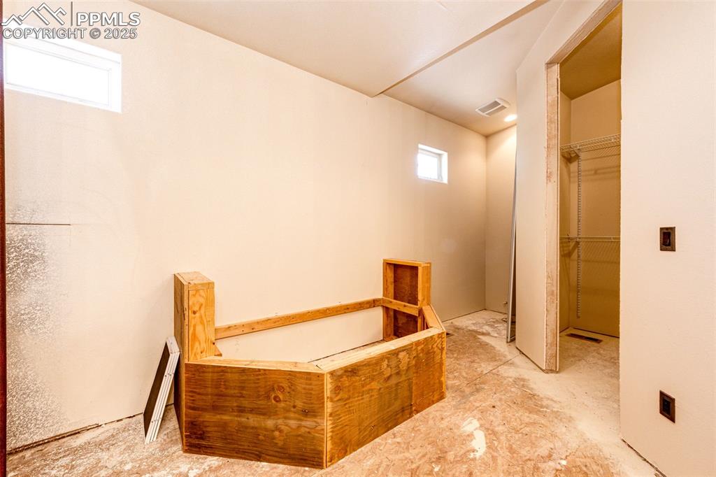 Image 19 of 42: Bedroom