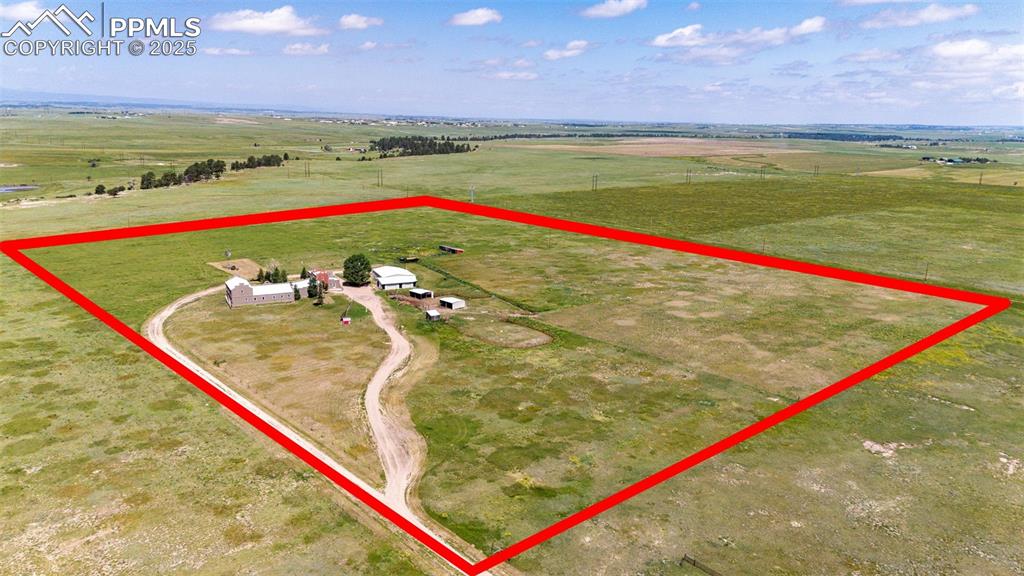 Image 42 of 42: Property lines are approximate and not a survey.