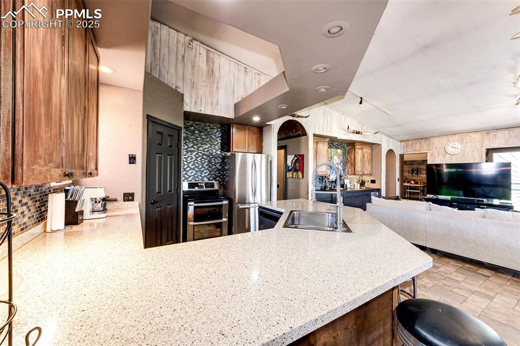 Image 9 of 42: Kitchen