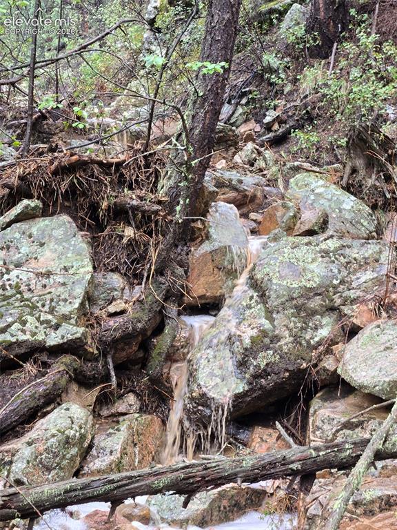Image 18 of 33: Creek