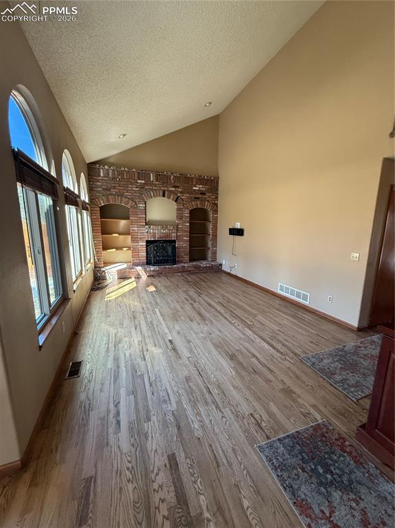 Image 10 of 31: Family Room