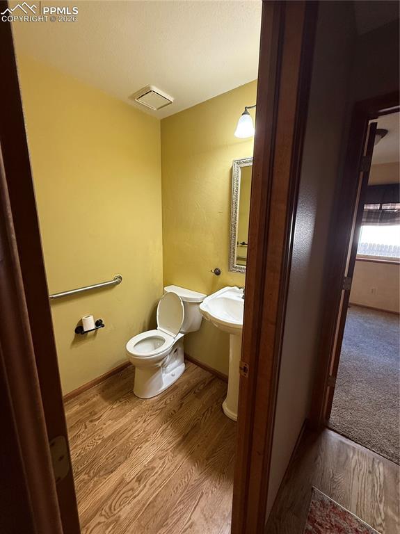 Image 15 of 31: Bathroom