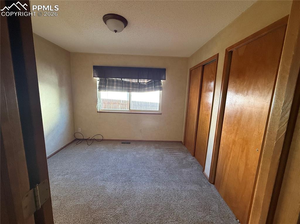 Image 16 of 31: Office