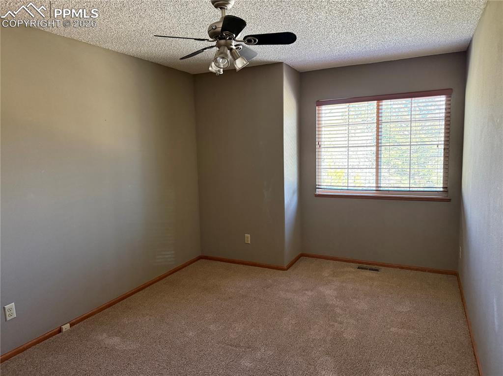 Image 24 of 31: Bedroom