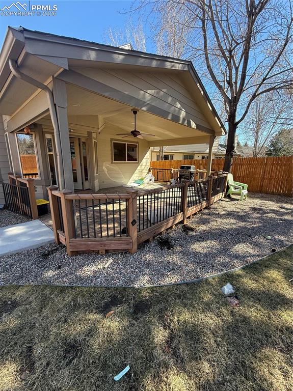 Image 30 of 31: Back of Structure