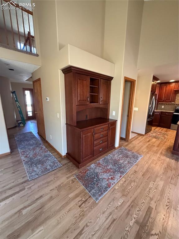 Image 8 of 31: Kitchen