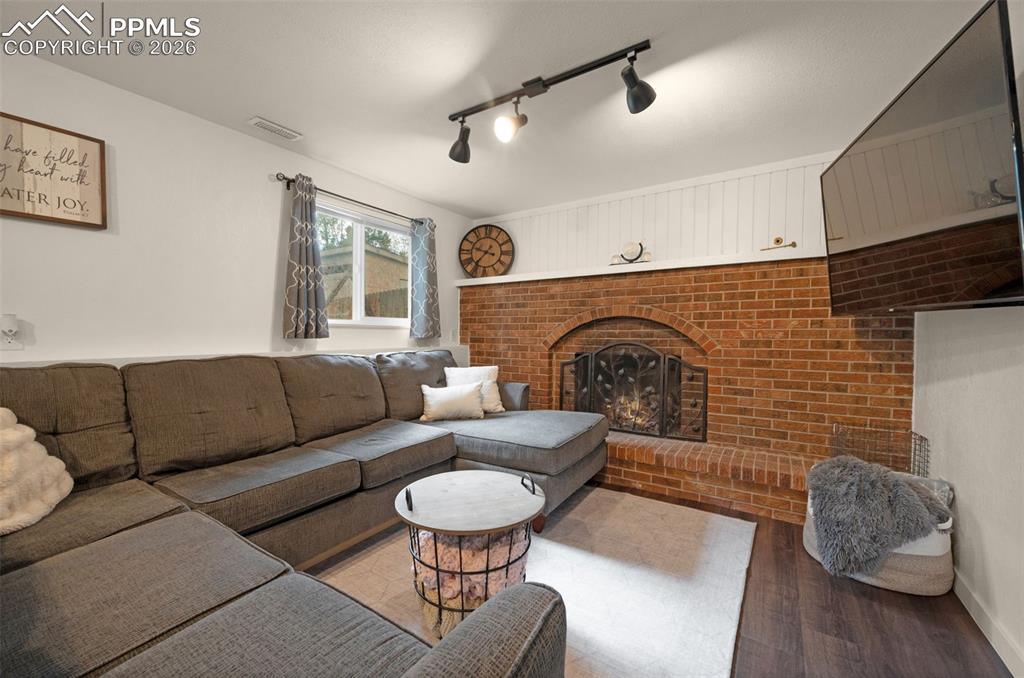 Image 14 of 29: Living Room