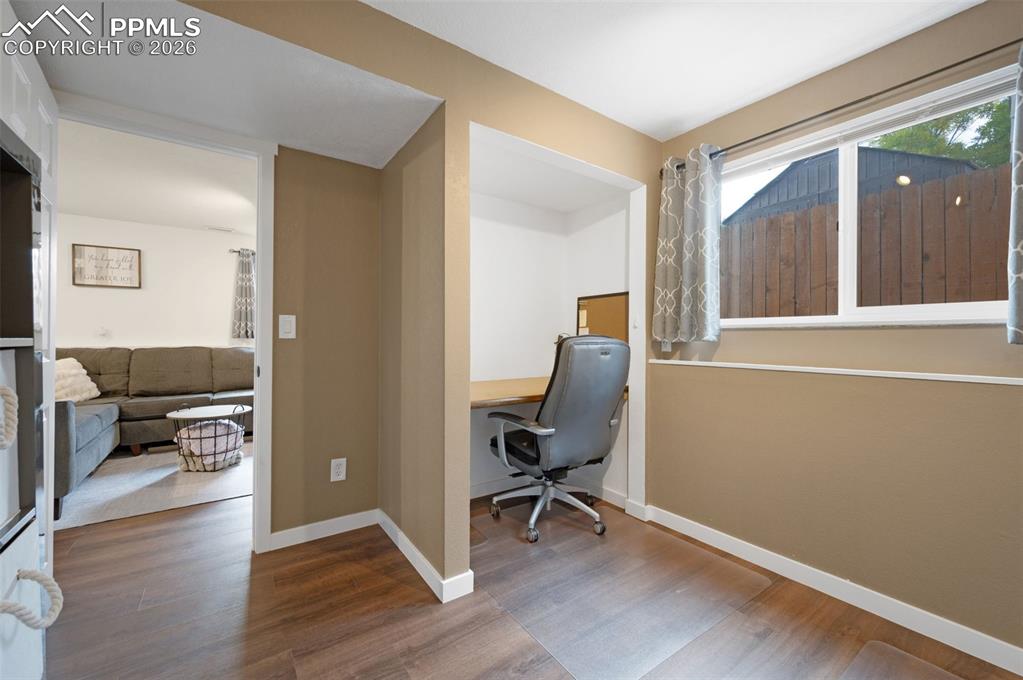 Image 17 of 29: Office