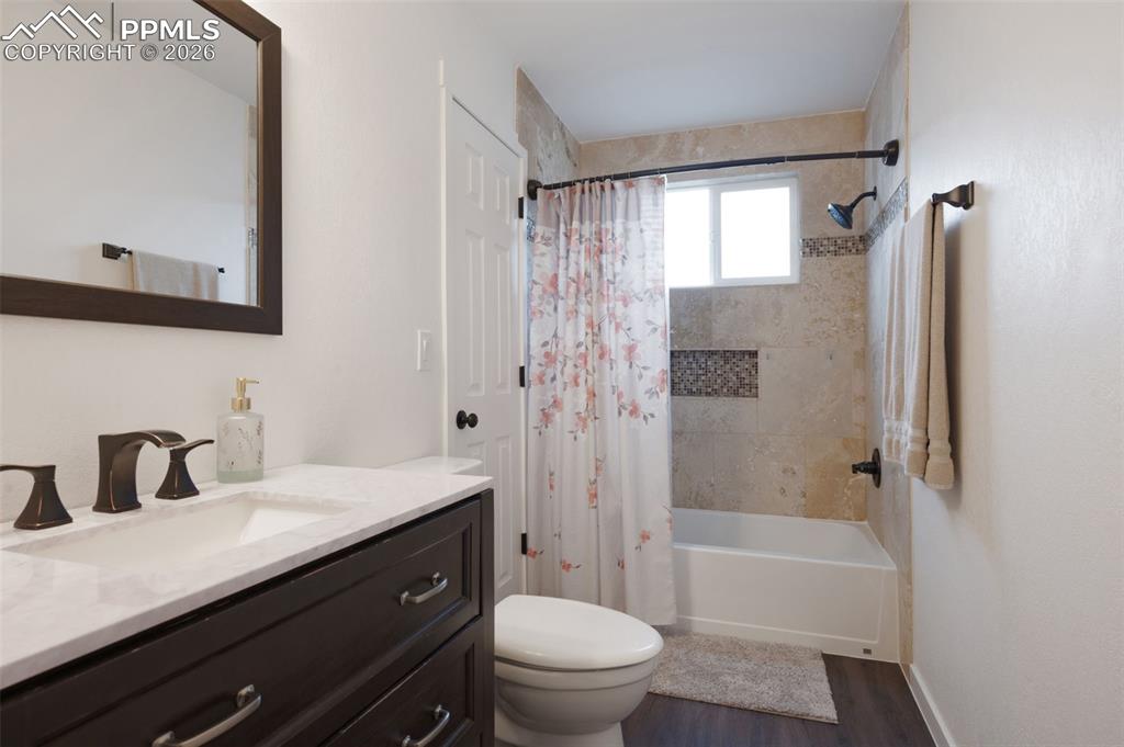 Image 22 of 29: Bathroom