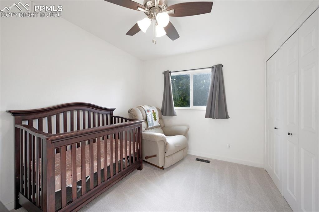 Image 25 of 29: Bedroom