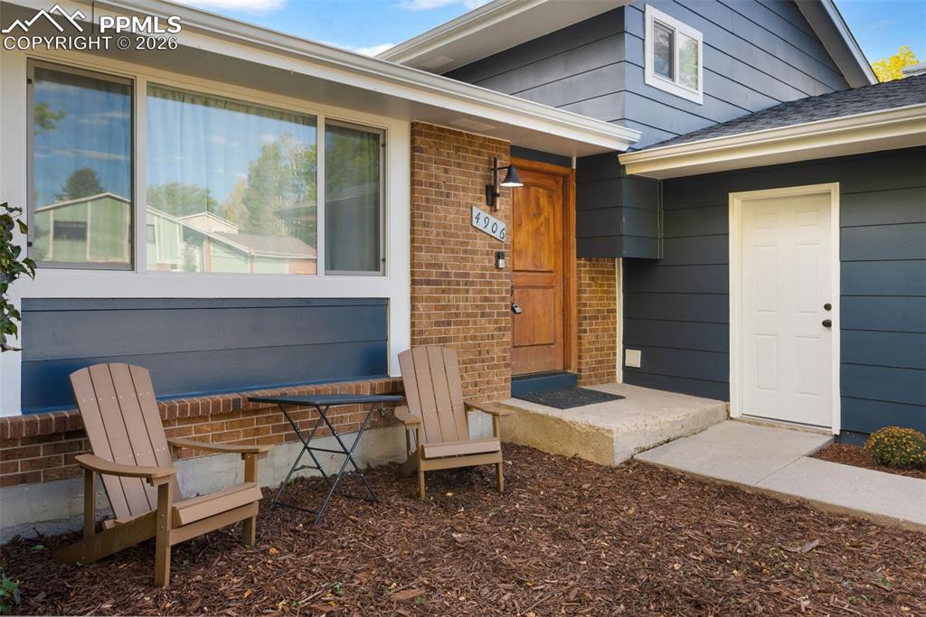 Image 3 of 29: Entry