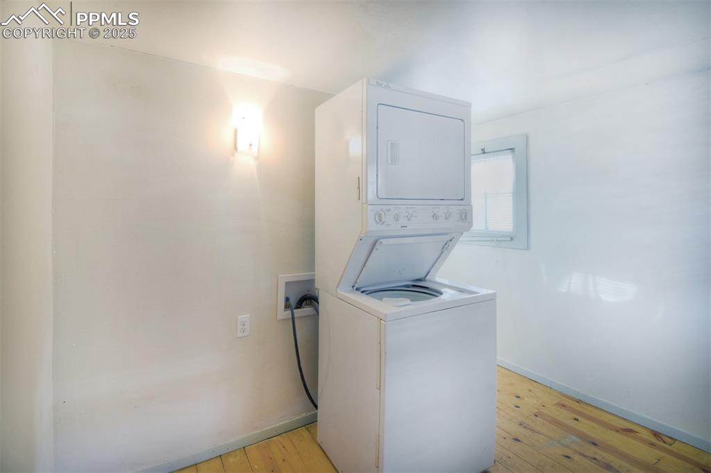 Image 14 of 25: Laundry