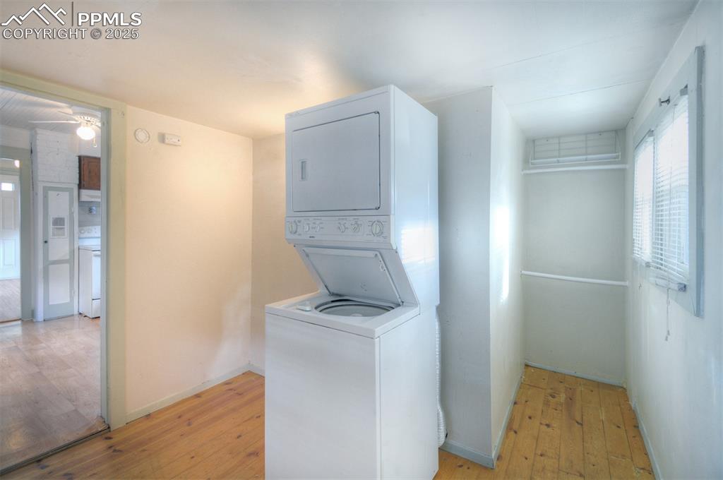 Image 15 of 25: Laundry