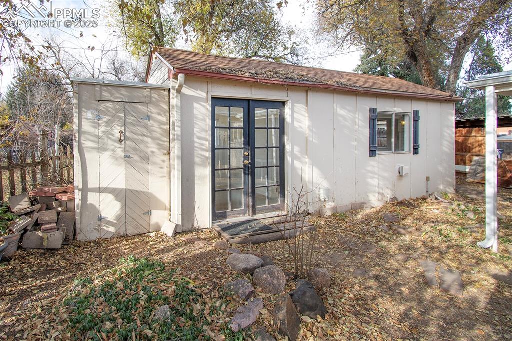 Image 21 of 25: Out Buildings