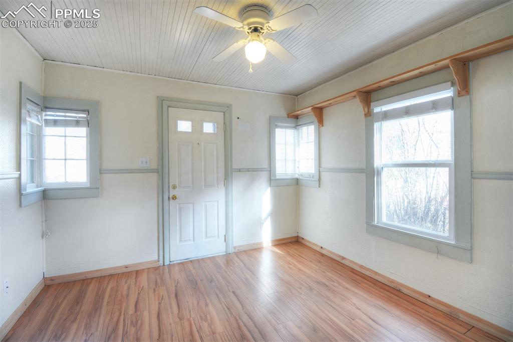 Image 5 of 25: Entry