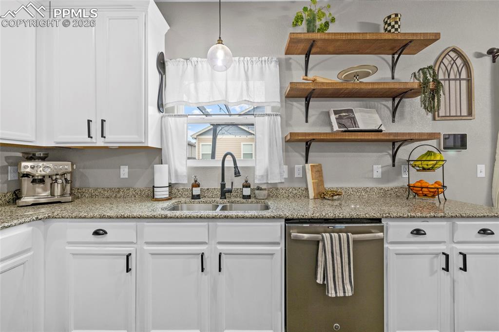 Image 10 of 34: Kitchen