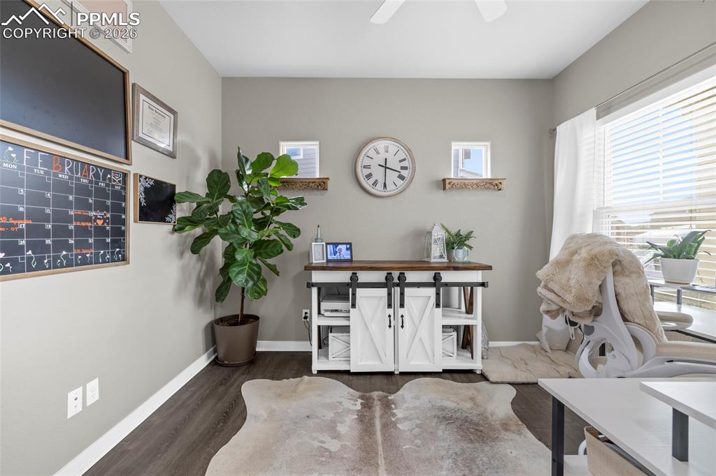 Image 18 of 34: Office