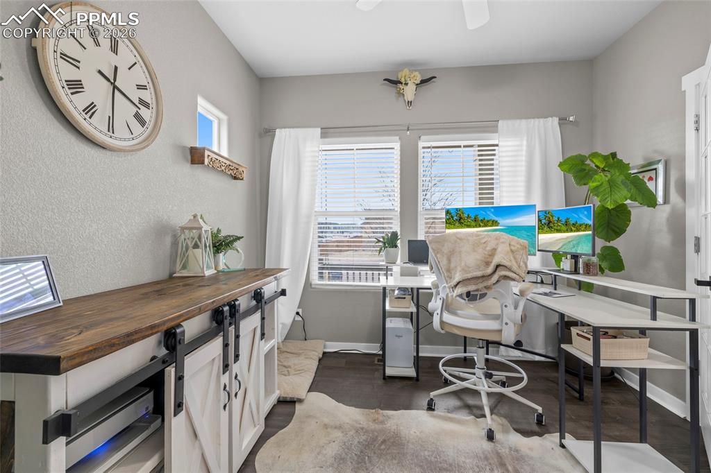 Image 19 of 34: Office