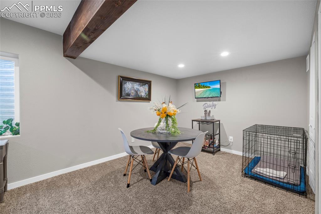 Image 27 of 34: Dining Area