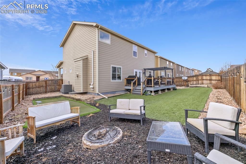 Image 34 of 34: Back of Structure