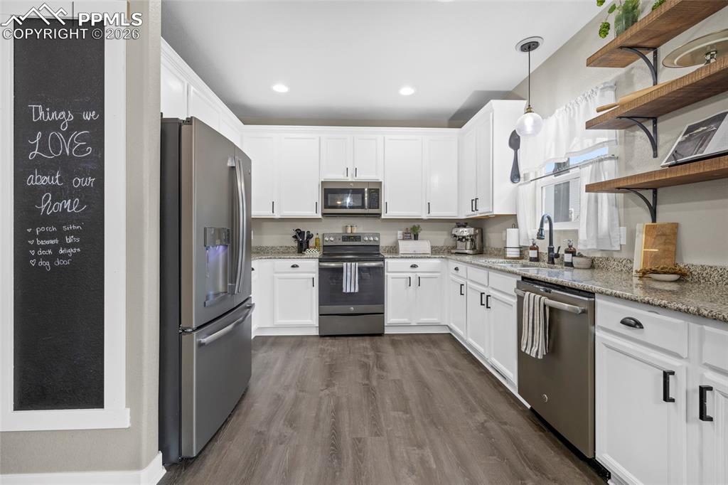 Image 9 of 34: Kitchen