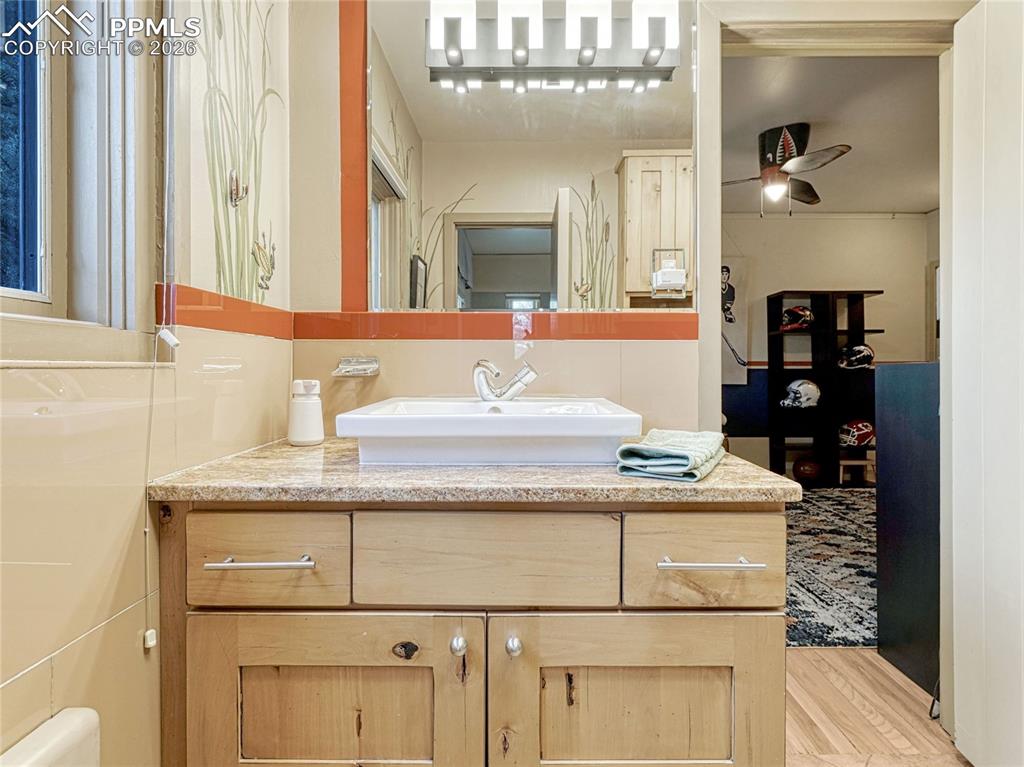 Image 33 of 50: Original glass shower door.