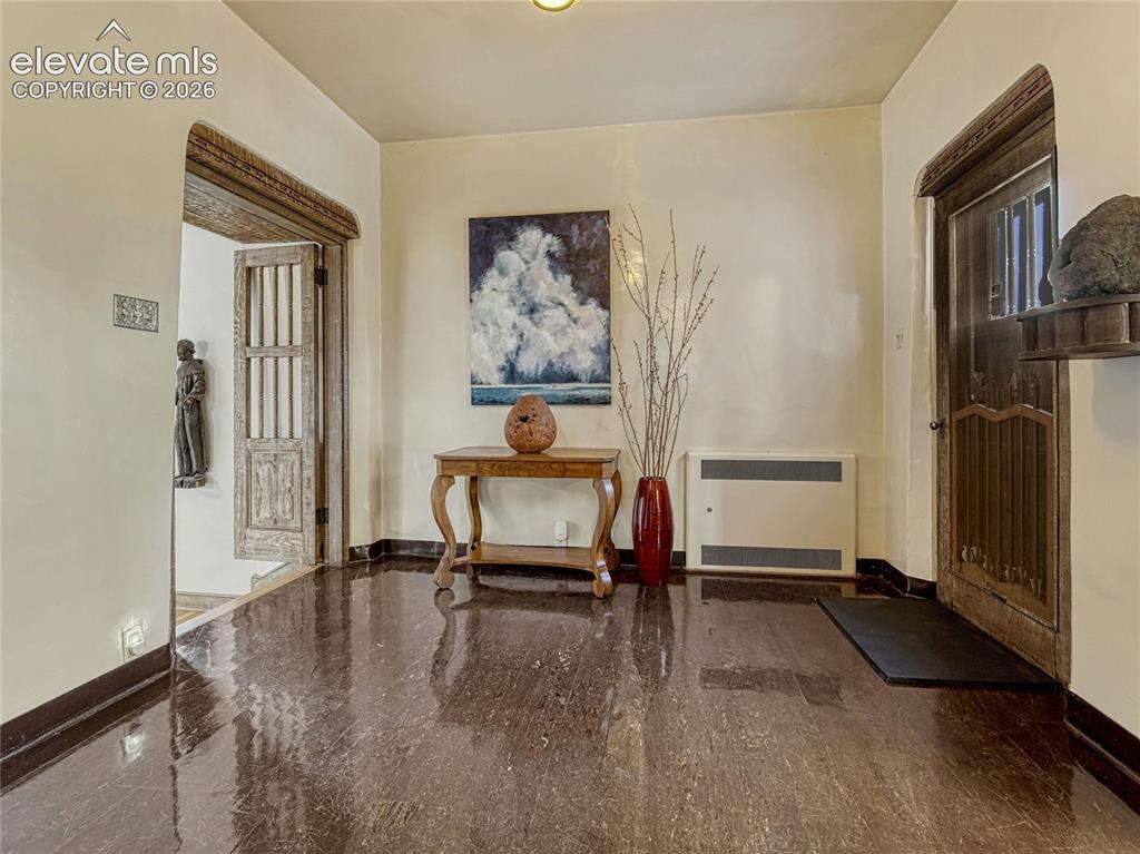 Image 8 of 50: Art Deco laminate flooring and terra cotta tile