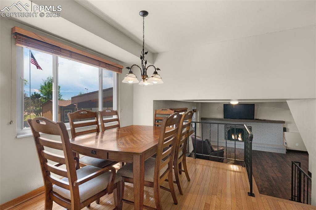Image 15 of 45: Dining Area