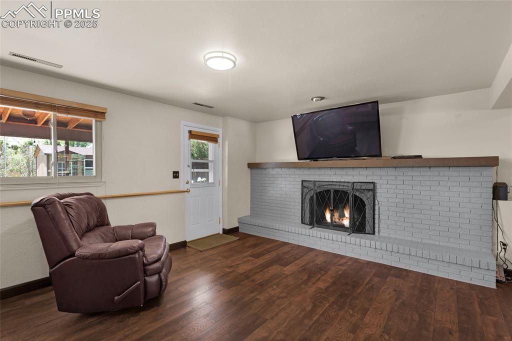 Image 18 of 45: Family Room