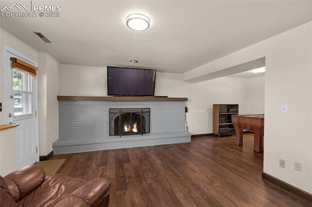 Image 19 of 45: Family Room