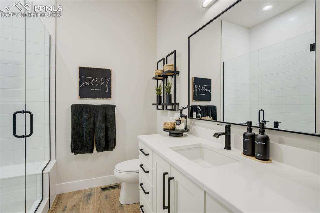 Image 25 of 47: Main level guest bath