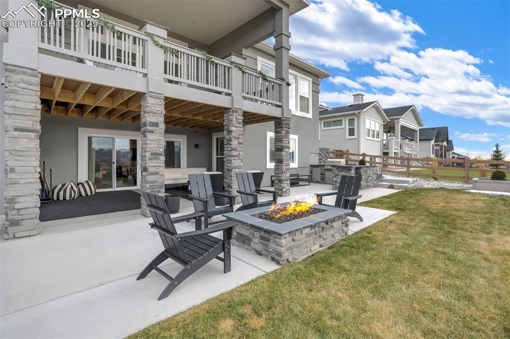 Image 38 of 47: Patio