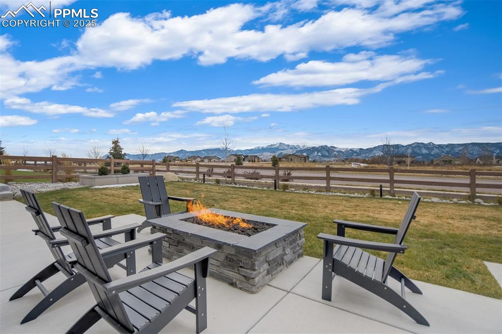 Image 43 of 47: Patio