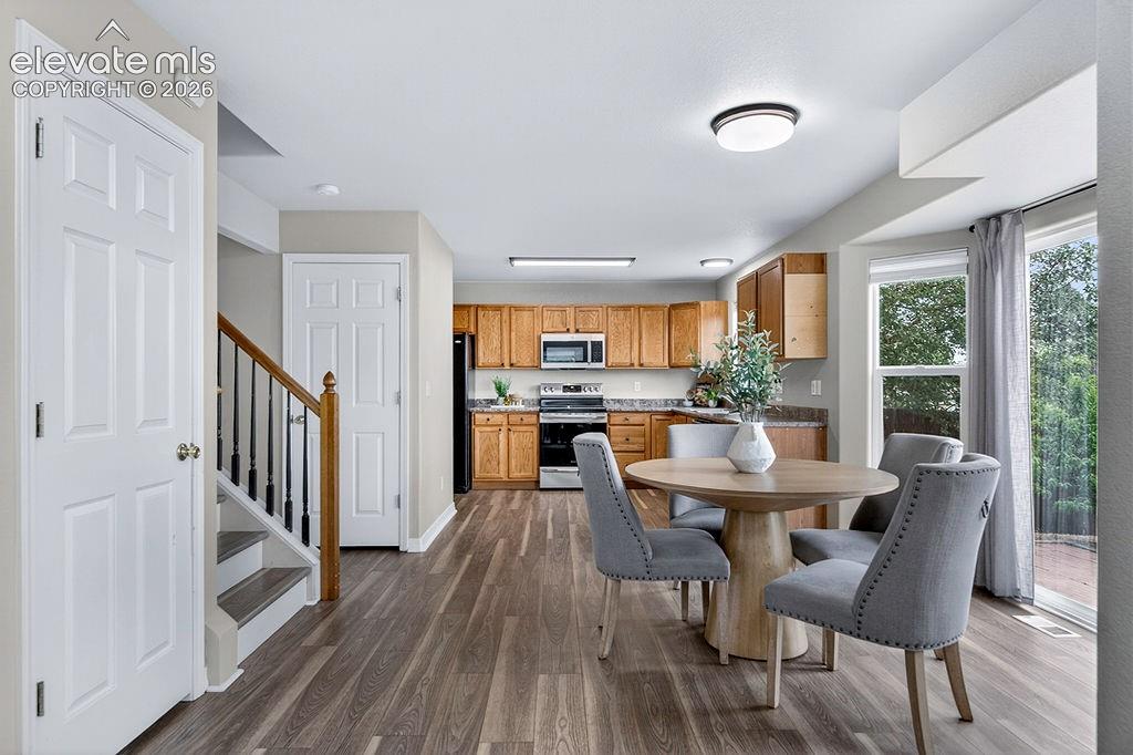 Image 10 of 43: Dining Area