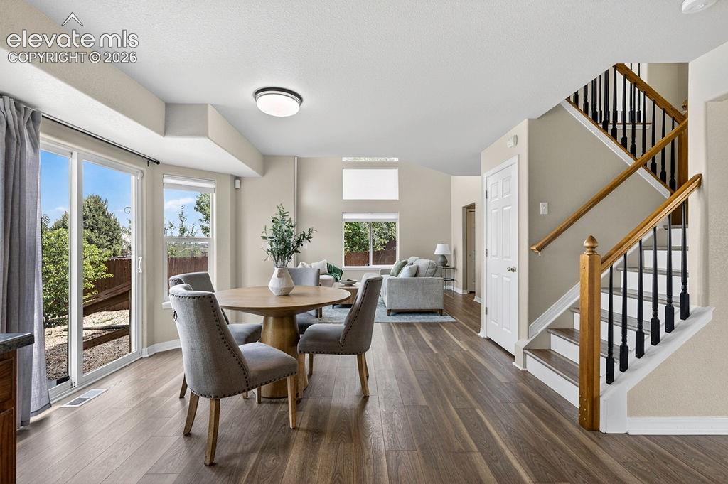 Image 12 of 43: Dining Area