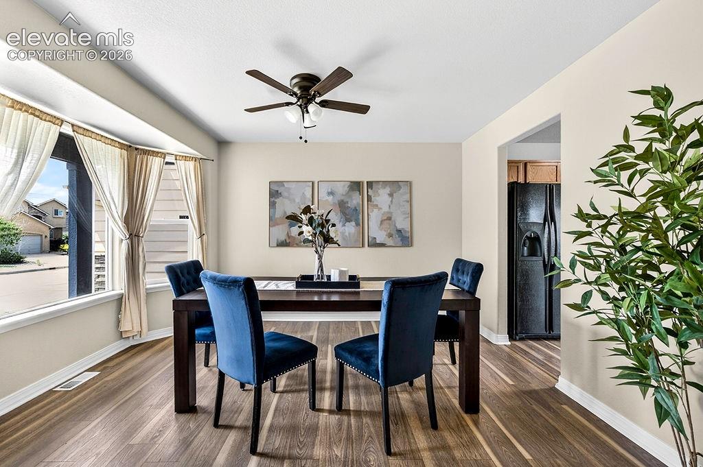 Image 19 of 43: Dining Area