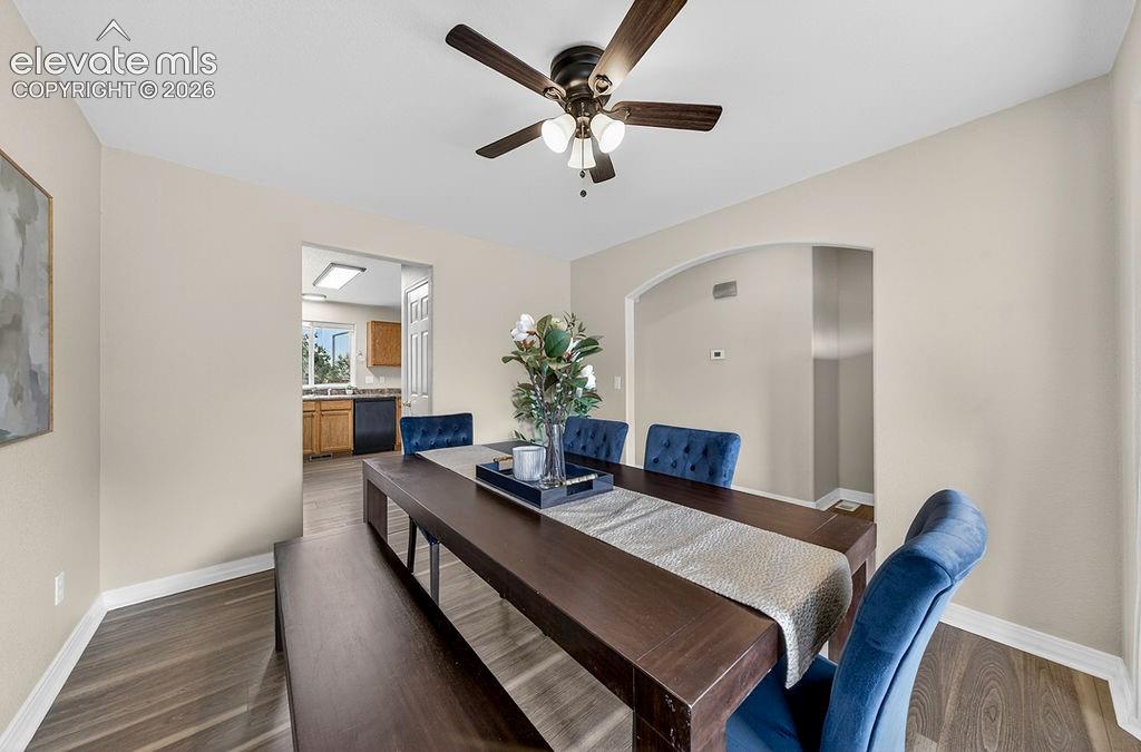 Image 23 of 43: Dining Area